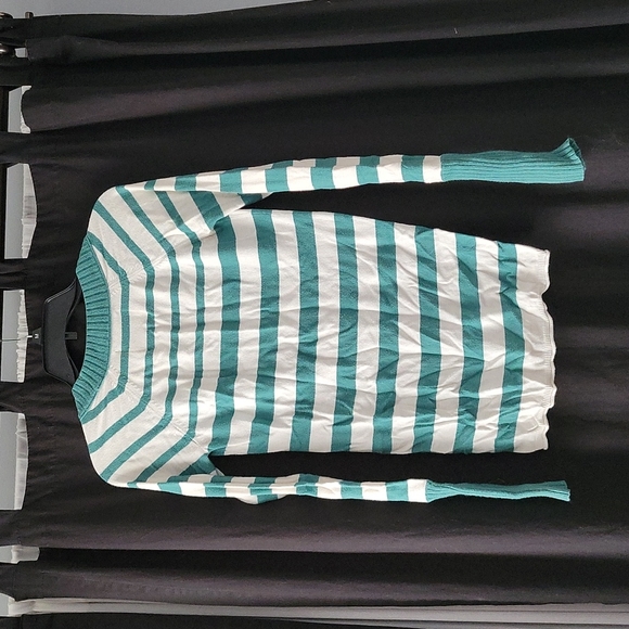 Striped v-neck sweater - Picture 2 of 4